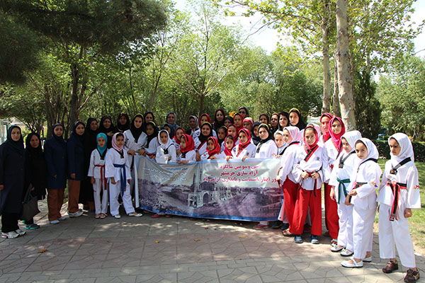 همایش پیاده رویی دختران تکواندوکار پایتخت در “بوستان مریم”