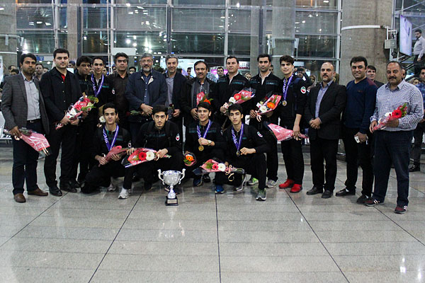 استقبال مسئولین هیات تکواندو تهران از بازگشت افتخار آفرینان “مانیلا “