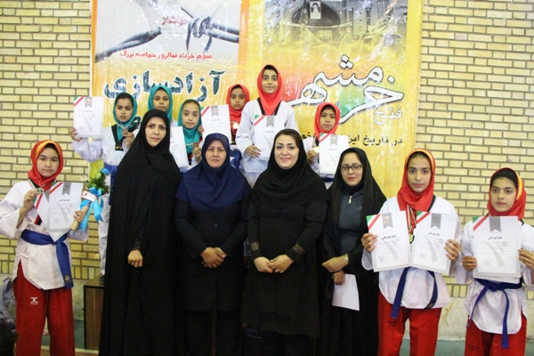 گزارش تصویری۱/سکوی نفرات برتر مسابقات قهرمانی پومسه دختران استان تهران