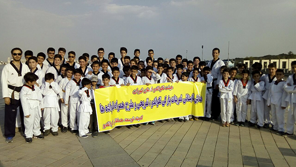 برگزاری  همایش تابستانی تمرینات تکواندو در دریاچه شهدای خلیج فارس