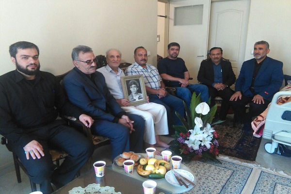 دیدار دبیر هیئت تکواندو تهران و اعضای کانون بسیج هیئت از خانواده شهید میرسرابی