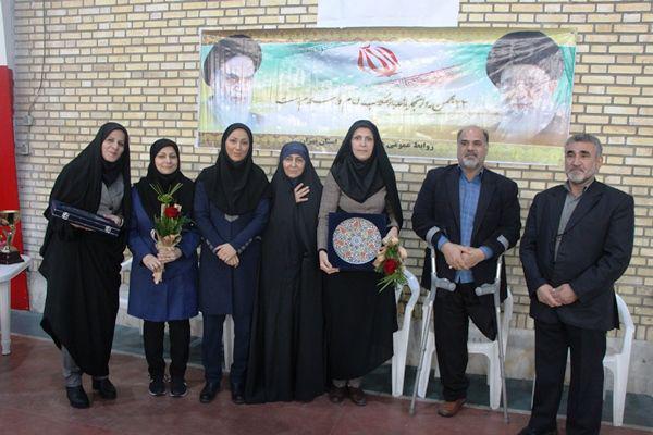 از سه بانوی فعال بسیجی استان تهران تقدیر شد