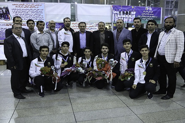 استقبال مسئولان هیئت تکواندو تهران از بازگشت افتخار آفرینان مسابقات جهانی